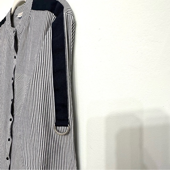 Like New COURT & ROWE Pinstripe Button Front Shirt Navy Blue & White Size XS - Picture 7 of 11